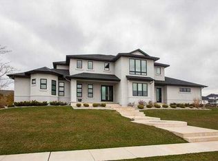 3023 Pendleton Dr, Cedar Falls, IA 50613