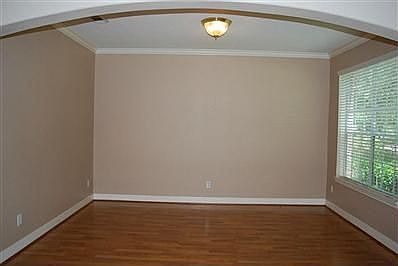 5th image of 12 Twin Valley Dr