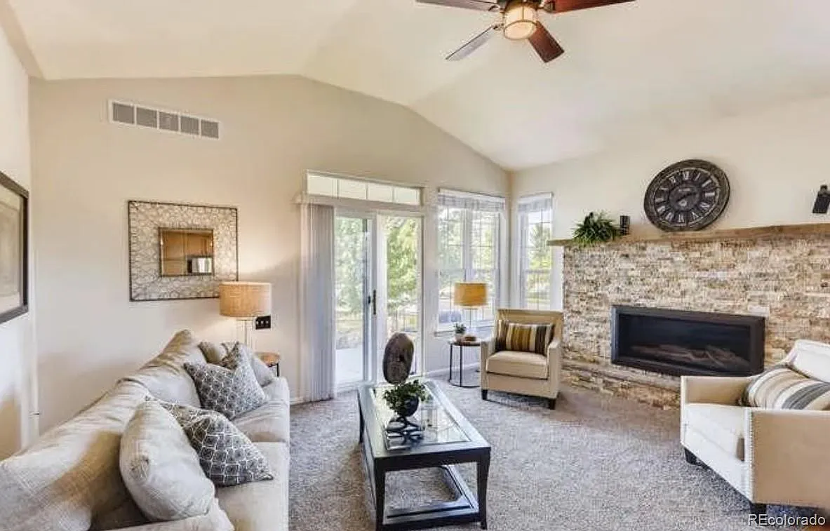 5 bed, 3.0 bath, 3074 sqft, $3,100 — Photo 2