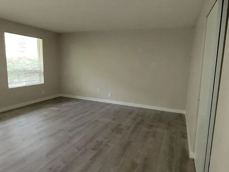 1350 Lawrence St — Photo 13