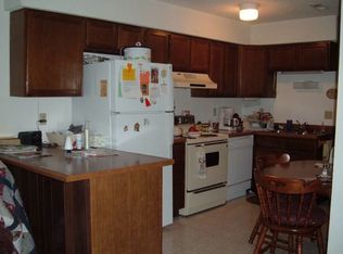 1318 E 25th Ter, Lawrence, KS 66046