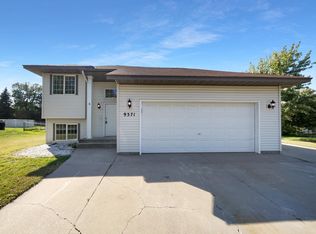 9371 Mockingbird Ln, Monticello, MN 55362