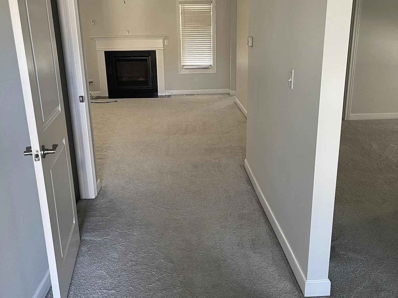 4 bed, 2700 sqft, $2,700 — Photo 2