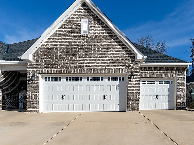 146 Lenore Ct — Photo 3