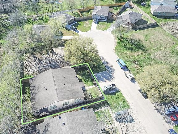 5th image of 11 Carol Ct