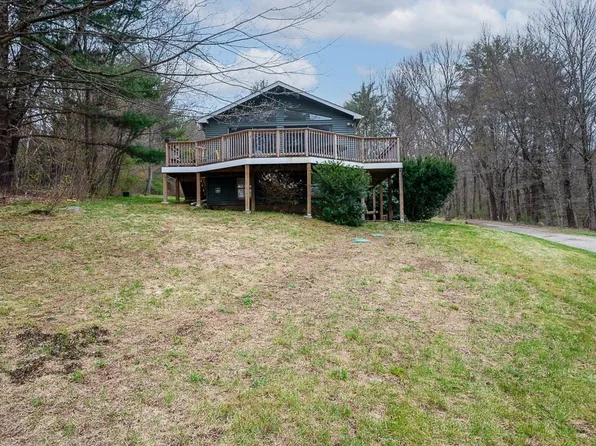 47 Lake Rd, Brookfield, MA 01506