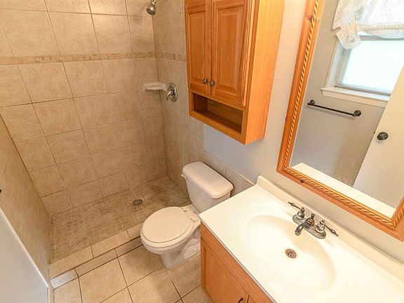 4th image of 1118 Bayshore Dr