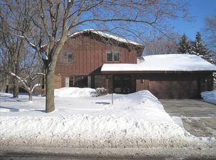 6940 Horizon Dr, Greendale, WI 53129