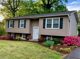 6721 Skylark Rd, Pfafftown, NC 27040