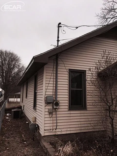 226 E State St photo 1