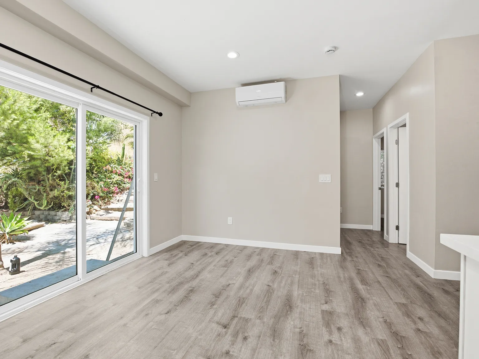 5 bed, 1200 sqft, $6,400 — Photo 3