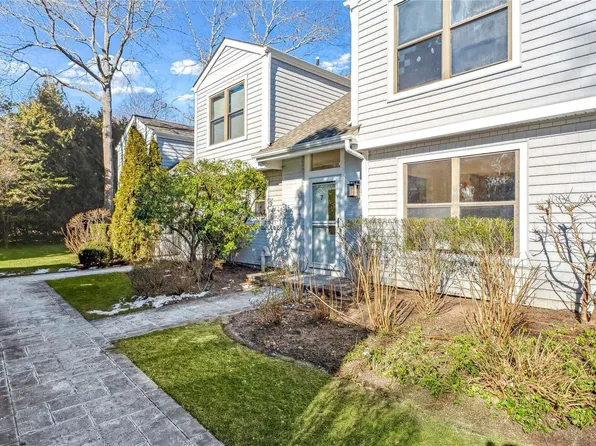 50 Hubbard Lane #7, Southampton, NY 11968