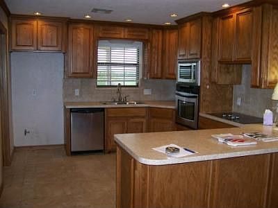 Kitchen-Fridge included