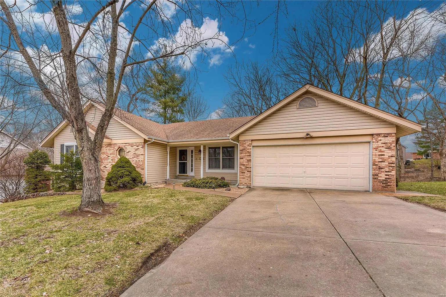 1128 Lancaster Dr photo 1