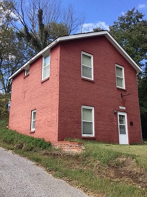 1st image of 125 N 1st St