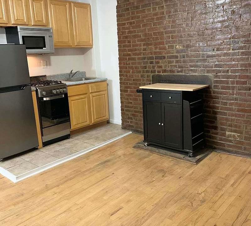 1st image of 169 Thompson St APT 6