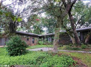 2202 Club House Dr, Lillian, AL 36549