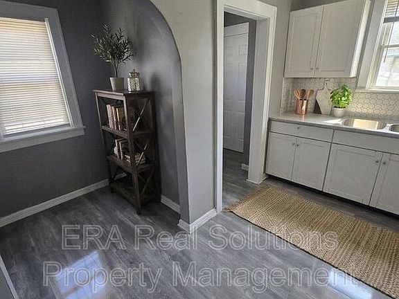 3rd image of 852 Fairwood Ave