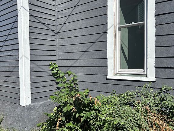 4th image of 819 E 11th St