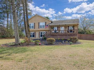 1521 Hunters Cv, Auburn, GA 30011