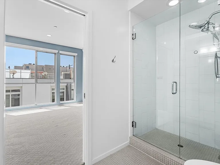 4151 Redwood Ave #305 — Photo 19