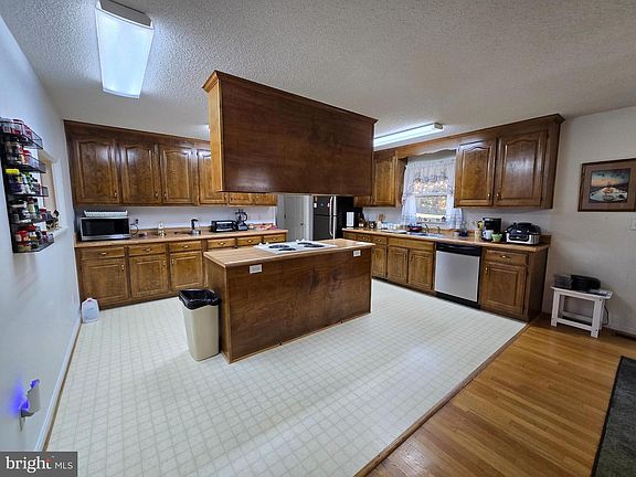 3rd image of 241 Happy Hills Ln