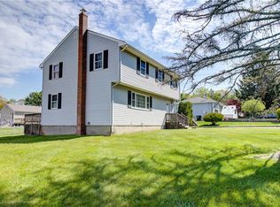 22 Ridgeway Dr, Warren, RI 02885