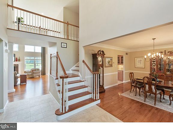 5th image of 27 Augusta Ln