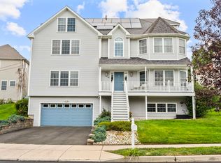 44 Meadow View Rd, New Haven, CT 06512