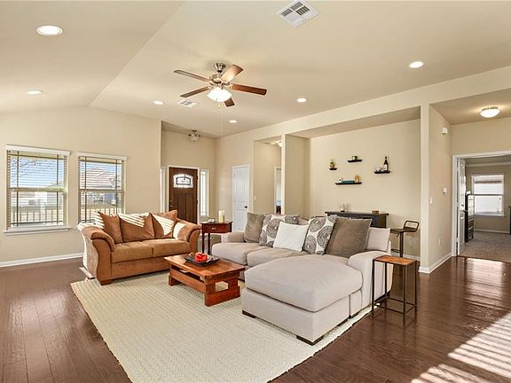 3rd image of 800 Bryce Canyon Dr