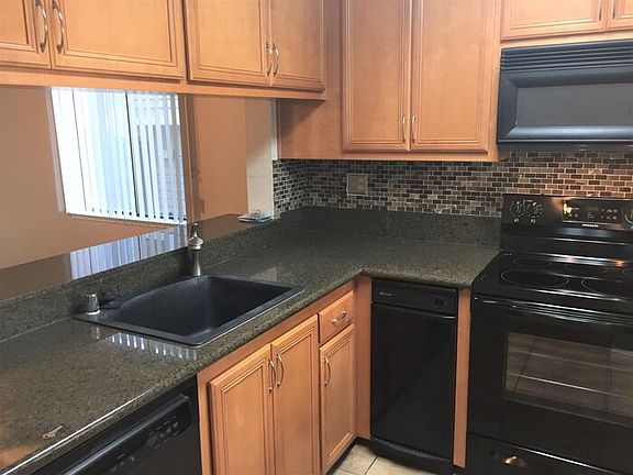 4th image of 713 Center Ave