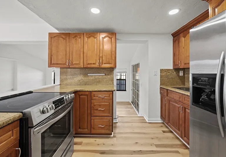 3353 Charles Ave — Photo 4