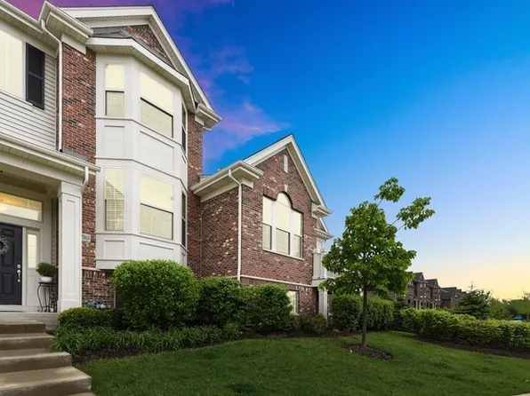 28W063 Woodland Dr, Winfield, IL 60190