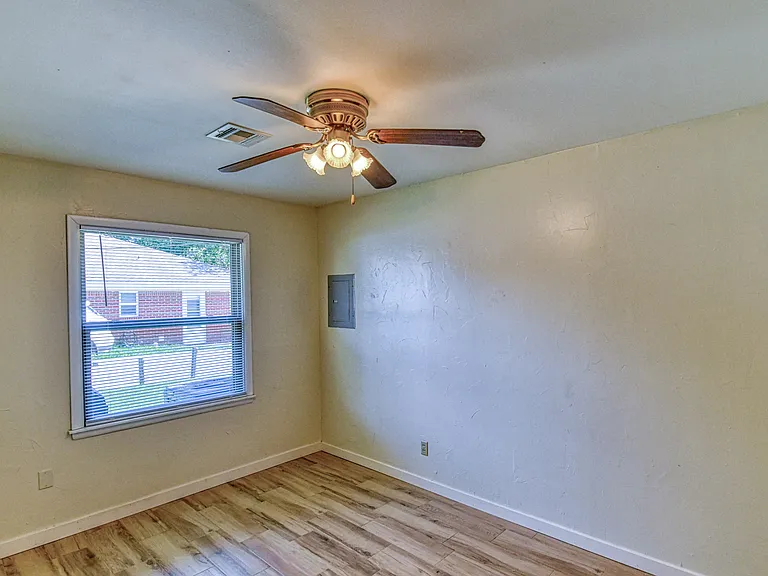 103 W Duffy St — Photo 6