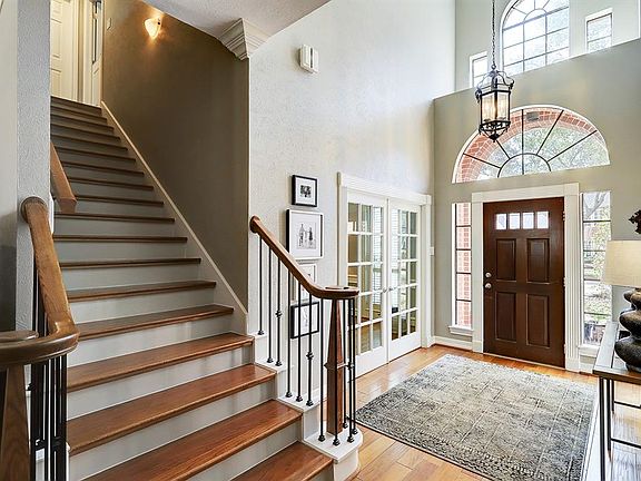 The iron balusters were replaced on the staircase and the handrail was re-stained in 2020.