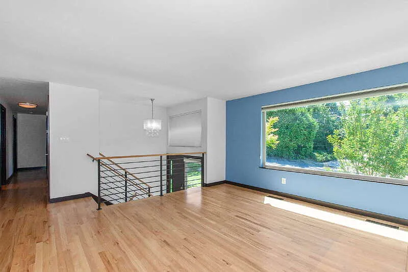 4 bed, 3.0 bath, 2398 sqft, $5,325 — Photo 4