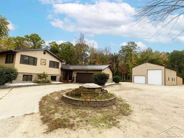 1531 S Castor Rd, Midland, MI 48640