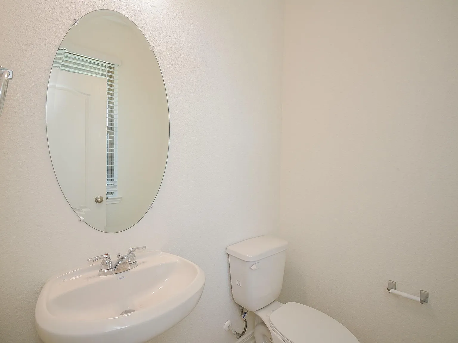 4 bed, 2.5 bath, 2678 sqft, $2,500 — Photo 4