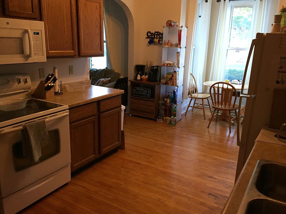 2nd image of 652 Walnut St