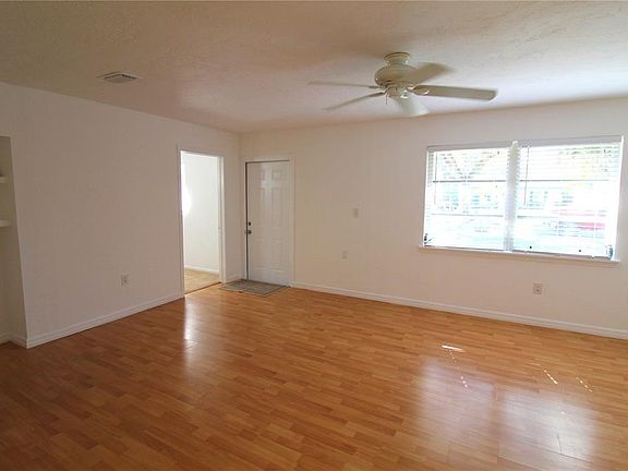 5th image of 2545 Arlington St