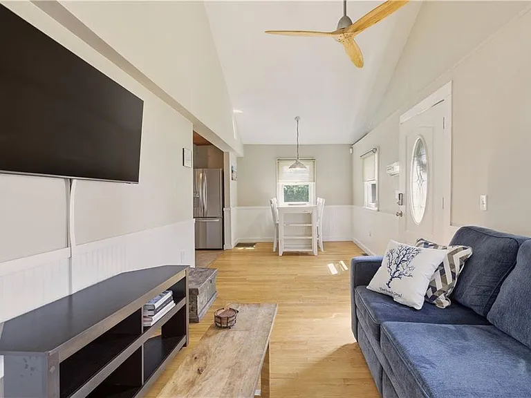 272 Riverside St — Photo 13