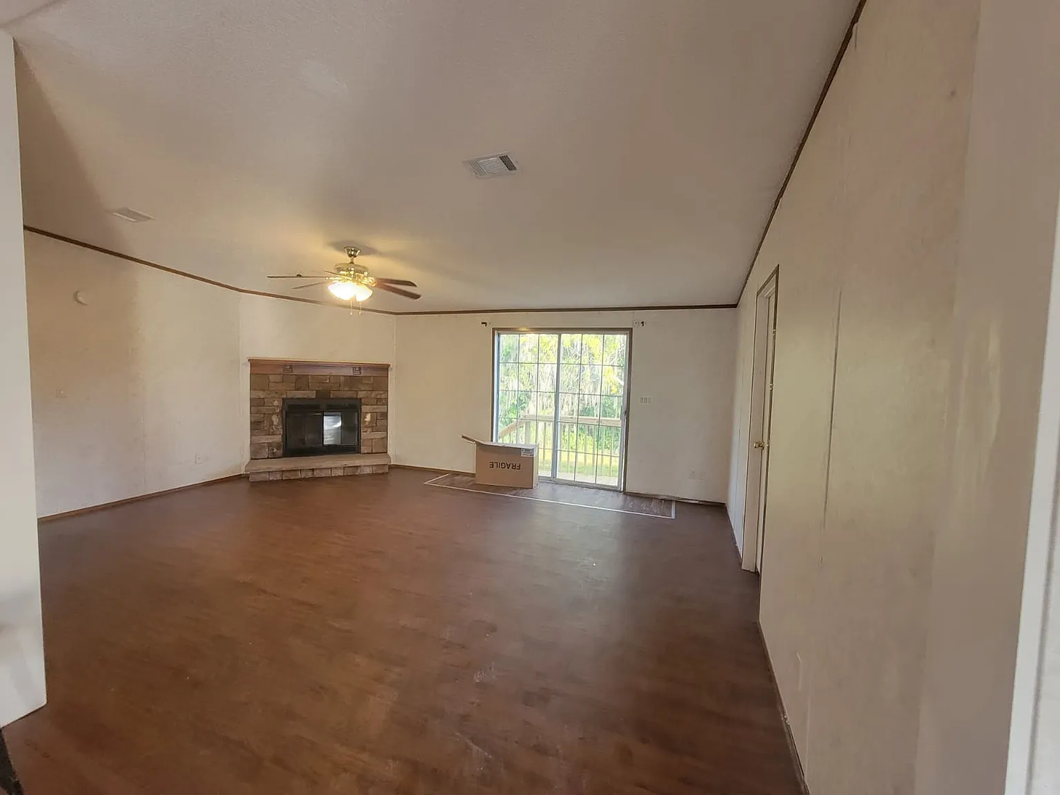 4 bed, 3.0 bath, 1780 sqft, $2,000 — Photo 3