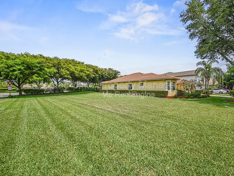 13800 Farnese Dr — Photo 32