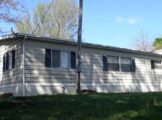 202 Locust St, De Kalb, MO 64440