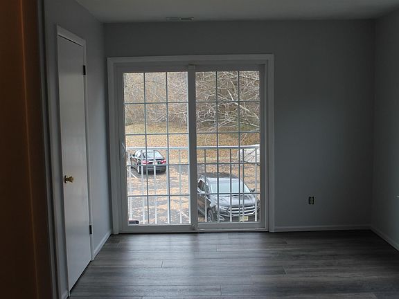 2nd image of 701-5 Zlotkin Cir