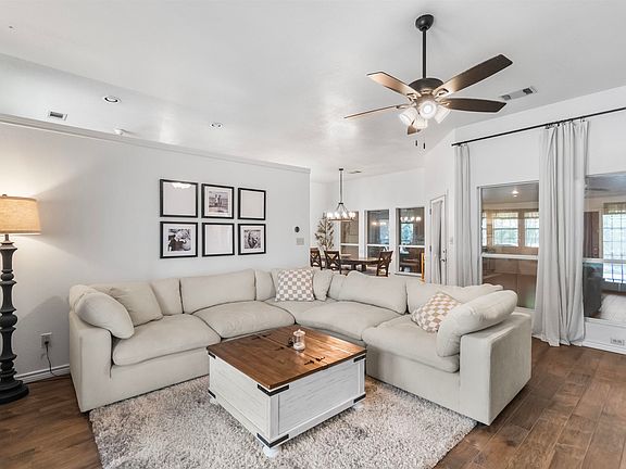 4th image of 305 La Mesa