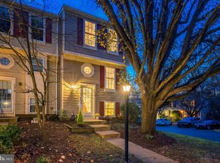 1610 Fieldthorn Dr, Reston, VA 20194