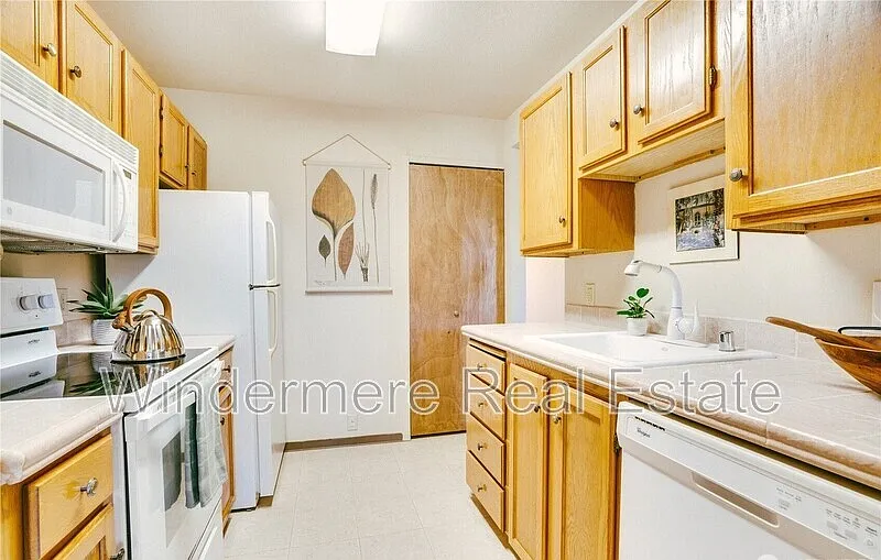 625 N Jackson Ave — Photo 4