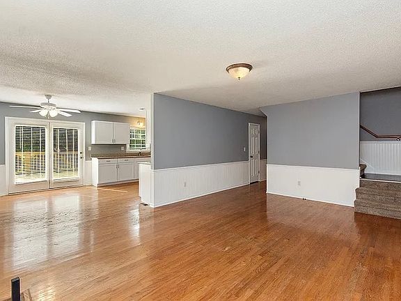 2nd image of 132 Royal Garden Dr