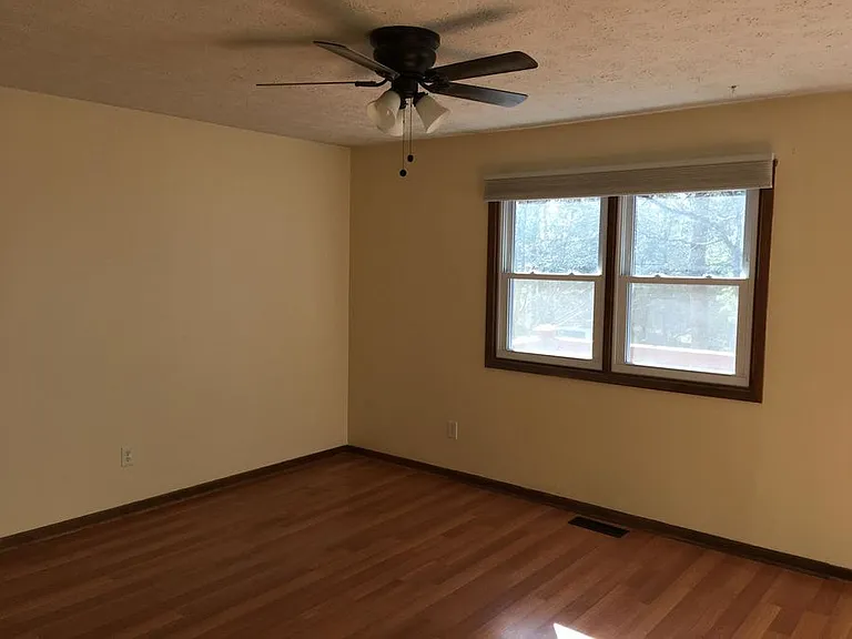 48 N Rowe Rd — Photo 10